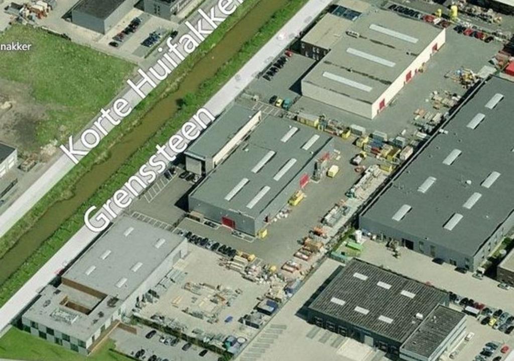 Kenmerken Omgevingsfactoren Het bedrijventerrein Steenakker is één van de meest gewaardeerde bedrijventerreinen van Breda en kent een mix van grootschalige detailhandel, bedrijven in de automotive en