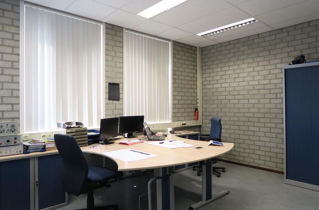 Ligging en indeling Bijzonderheden Gehele pand is voorzien van: - kunststof ramen met dubbele beglazing en ventilatieroosters - linoleumvloeren -