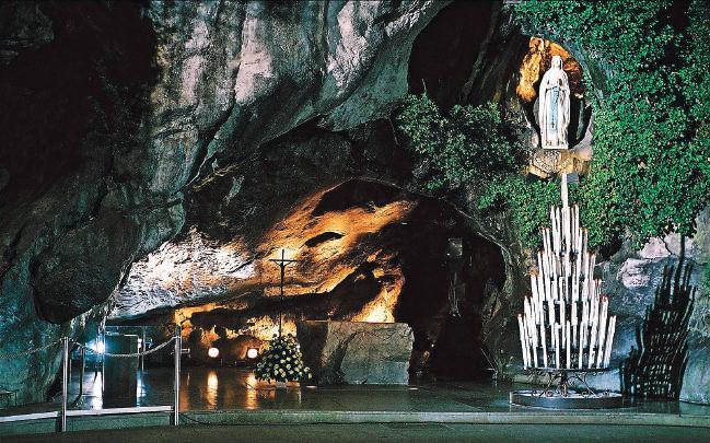 moeten gaan zitten. In Lourdes krijgen ze vakantie en rust in een mooie omgeving wat ook hun spiritualiteit doet opleven.
