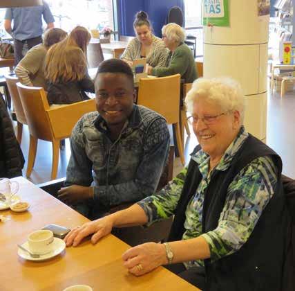 De Bibliotheek helpt je verder Participatie en zelfredzaamheid Goede taal- en digitale vaardigheden zijn nodig om mee te kunnen doen in de maatschappij.