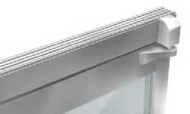 Verticale raamwerkprofielen Aanslagdeur met versprongen draaipunt Om een gemakkelijker toegang mogelijk te maken, is PrivaSEE standaard uitgerust met een aanslagpaneel met bovendeursluiter.