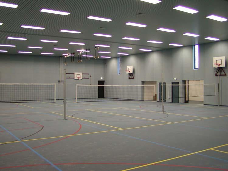 Interline Wandafwerkingen Schokabsorberende wanden worden in sporthallen en gymzalen op de wand aangebracht tot een hoogte van meestal 2,5 m als bescherming van de sporter bij botsingen, ter