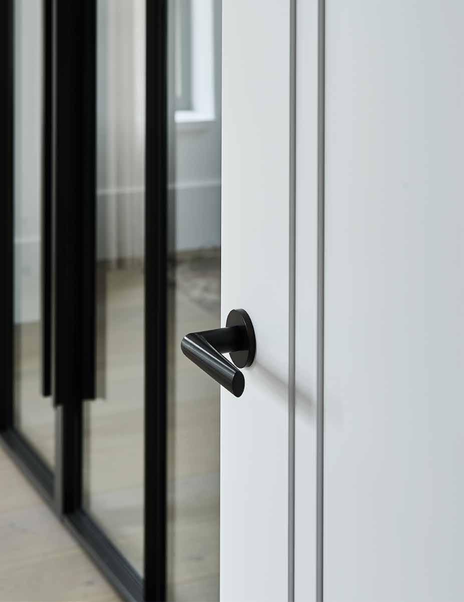 Desgewenst kunnen de ruimtes door middel van (glazen) deuren worden afgesloten, om meer privacy of een intiemere sfeer te creëren in de functionele ruimtes die zo ontstaan.