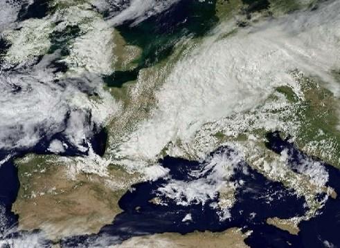 Op een 500 km hoogte met een snelheid van 29000 km/u stuurt hij beelden uit de ruimte. Ruimtetelescopen sturen ons beelden van zonnestelsels, asteroïden en verre melkwegstelsels.