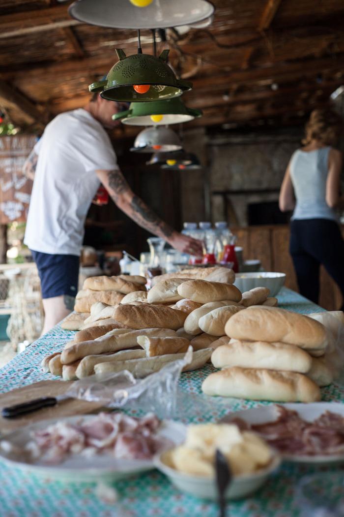 Dankzij onze ervaring en onze professionele keuken koken wij met gemak voor een groot gezelschap.