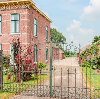 Herenboerderij August s Hoeve Een Rijksmonument, gebouwd door jonkheer Augustinus F.C. Graswinckel in 1903/1904.