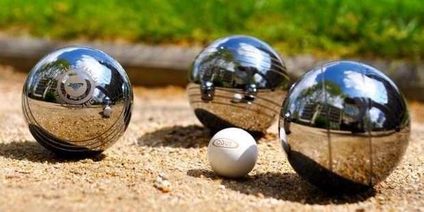 Iedereen die graag petanque speelt is