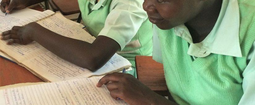 Ontwikkelingen 2017 Booksteps is een bibliotheekprogramma in Oeganda dat scholen helpt om structureel toegang te krijgen tot schoolboeken van hoge kwaliteit.