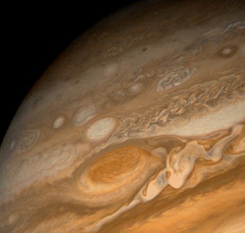 Voyager, een ruimtesonde die reeds gedetailleerde foto s nam van Saturnus en Jupiter.