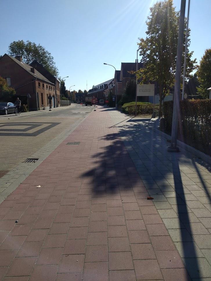 Volg het fietspad in de richting van Berlaar-centrum.