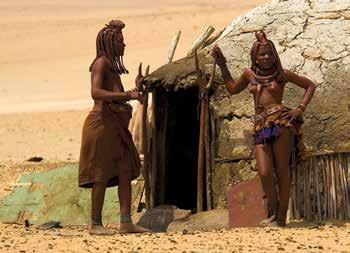 De Himba s leiden een halfnomadisch bestaan en trekken met hun kuddes vee mee van weide naar weide.