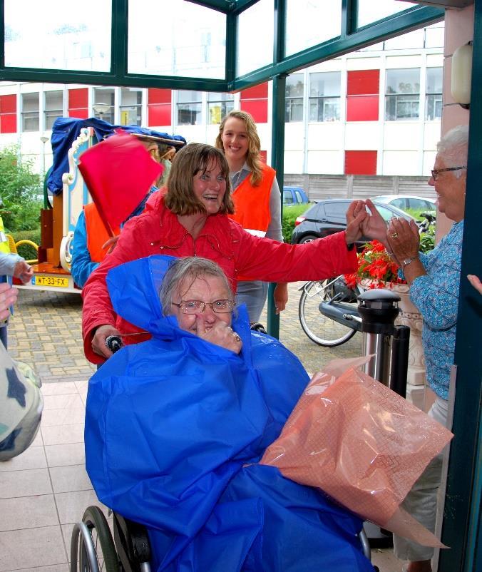 Er werden zakjes snoep uitgedeeld die werden aangeboden door Supermarkt Plus Van Dijk. Dank jullie wel voor de heerlijke snoepjes!