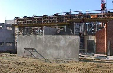 Bĳ de bouw werd er ook gerecycleerd beton gebruikt voor de minder belangrĳke structuurelementen, waarbĳ de volgende vervangingspercentages voor de grove granulaten gehanteerd werden: 100 %-vervanging
