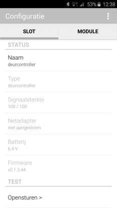 Status Zodra de verbinding met de deurcontroller tot stand is gekomen, toont de configuratie app onder STATUS de status van de deurcontroller.