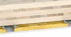81 Massief houten CLT vloer met plafond op veerregels Geluidprestatie kale vloer Geen meting uitgevoerd Systeemtekening Opbouw * Opbouwhoogte Geluidisolatie Toepassings gebied Contactgeluid L n, w