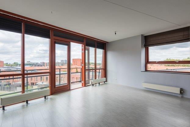 Heerlijk wonen in een modern drie-kamer appartement met balkon op de hoogste verdieping van het recent gebouwde complex met lift, genaamd "Orchidee".