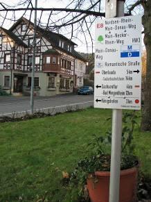 Dinsdag 26 december Lauda - Weikersheim 25 km / 620 m Daar het vandaag niet lukt om met het openbaar van of naar Rothenburg te reizen moeten we wat improviseren.