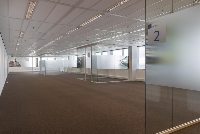 Vloeroppervlakte Totaal ca. 316 m² verhuurbaar vloeroppervlak gelegen op de 10 e verdieping, inclusief een pro rato aandeel in de algemene ruimten.