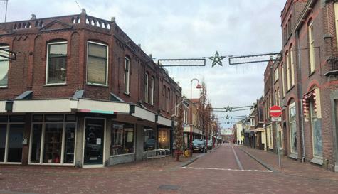 Situatie Hoekpand heeft diverse veranderingen ondergaan waardoor het oorspronkelijke verticale gevelbeeld is gewijzigd naar een horizontaal gevelbeeld