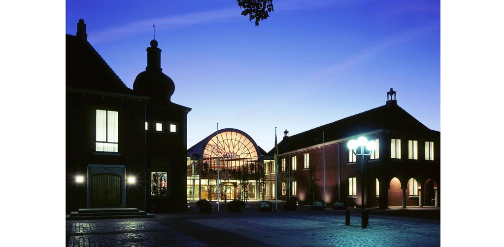 Gemeentehuis Heeze-Leende Werken / Multifunctioneel Het gebouw moet zich openen naar het plein, zodat de bewoners gemakkelijk de weg vinden naar het gemeentehuis.