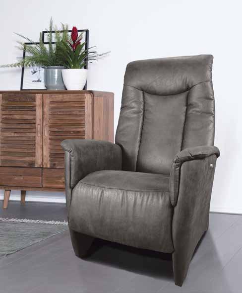 7427 Mooie fauteuil inclusief hocker: Fauteuil is gemaakt van een fijne stof net als de hocker.