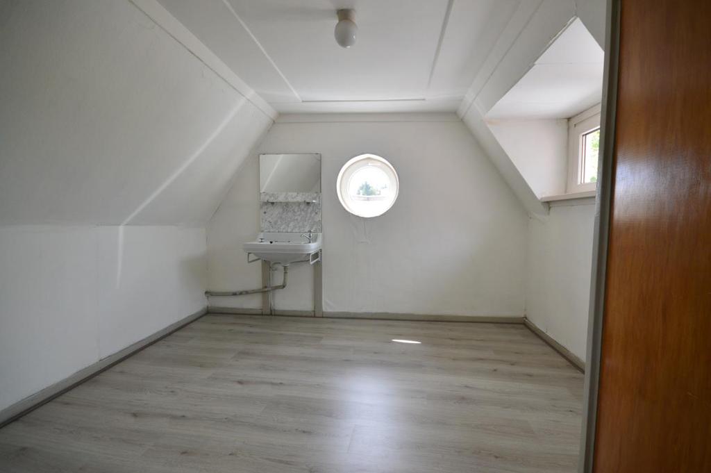 Slaapkamer 6 (8m²) ligt aan de