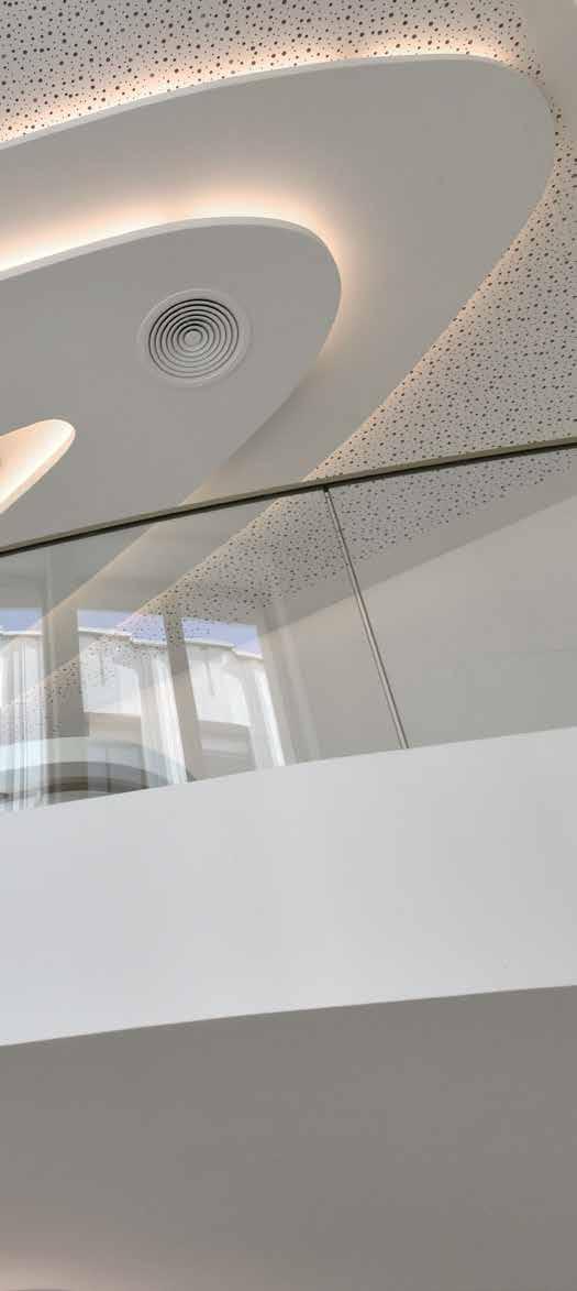 Cleaneo Akoestische plafonds met doorlopende perforaties DS Met Cleaneo platen creëert u plafonds met doorlopende perforaties die de ruimte een uitstekende akoestiek geven en er tegelijk een