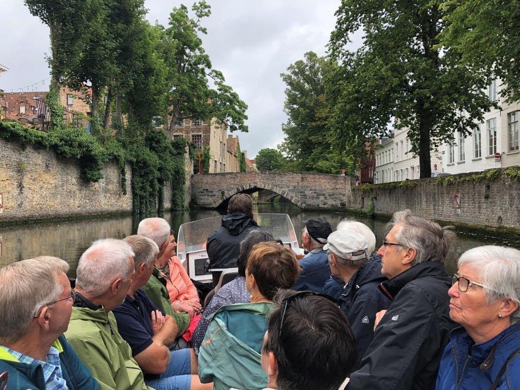 Daar aangekomen werden we aan de Rozenhoedkaai, het episch centrum van het Venetië van het Noorden met haar reien en Minnewater, afgezet.