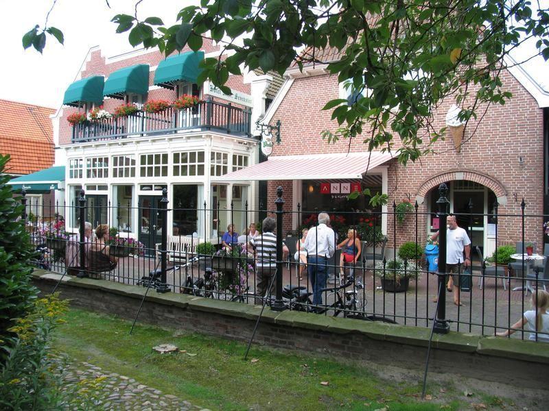 15uur gaat groep 1 naar het zoutmuseum en groep 2 naar de zaagmolen waarna groep 2 terugfietst naar Restaurant de Sevenster te Delden (nabij het Zoutmuseum gelegen) en deze zich bij