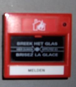 Evacuatierichtlijnen Verwittig het onthaal: Rode brandmeldknop Telefonisch (02) 210 12