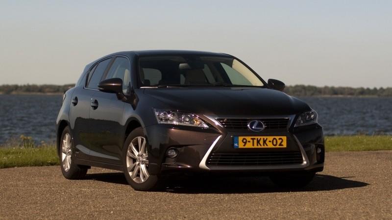Jarno van Maanen 18 juli 2014 Succes vasthouden Lexus heeft in ons land nooit bekend gestaan om z n indrukwekkende verkoopcijfers.