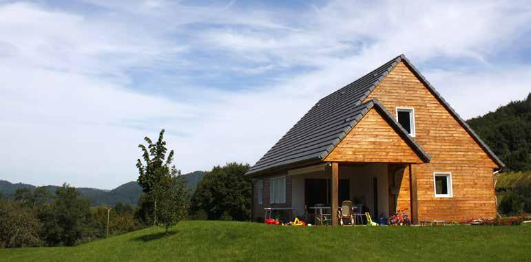 HOUTEN PALEN EN BALKEN Het houten dakgebinte is een duurzame constructie waar slechts weinig natuurlijke hulpbronnen voor nodig zijn en het is heel simpel te plaatsen.