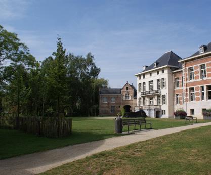 Ook de Bremweide, die deel uitmaakt van het stedelijke landschap Glacis van Ertbrugge, behoort tot de wijk.