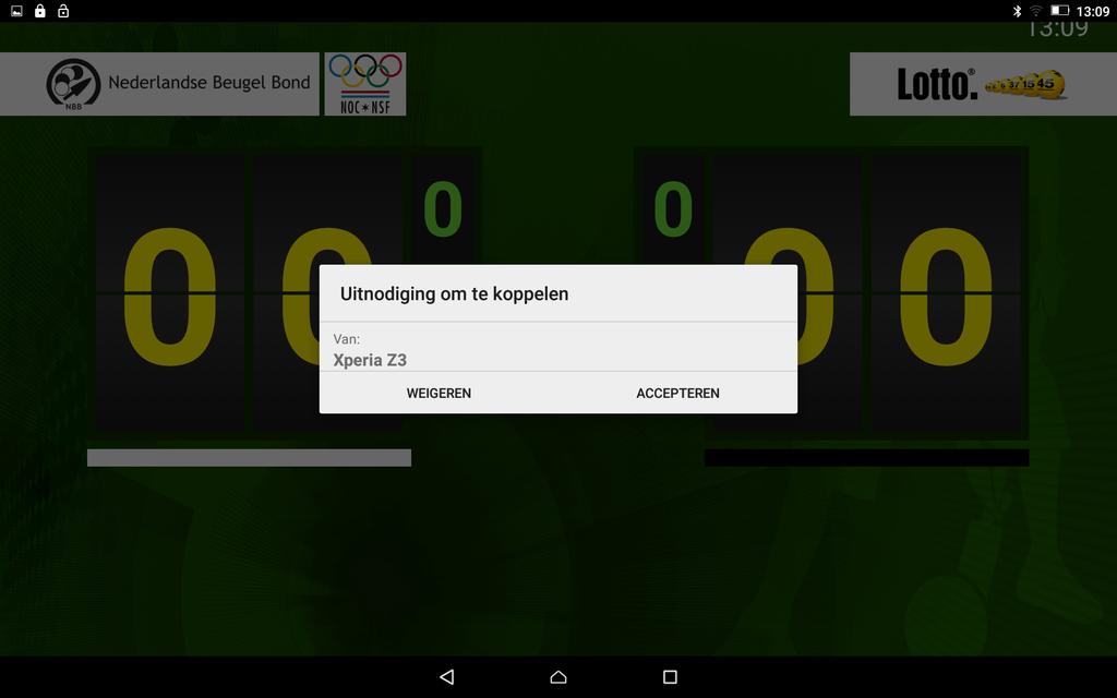 Als dit de eerste keer is dat er via Wi-Fi Direct verbinding wordt gemaakt met het scorebord, dan wordt op het scorebord een koppelingsverzoek getoond.