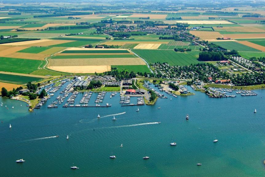 In oranje = huidige recreatiegebieden incl. uitbreidingen camping Veerhoeve en park Veerse Kreek (108 won.