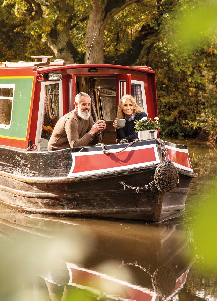 VAKANTIE ZOALS U HET WIL Vaar in een narrowboat, wandel over de jaagpaden, ontwaak met uitzicht op de rivier of geniet van een traditionele ale in een pub langs het kanaal.