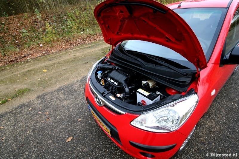 Juiste keuze Tot voor kort was de Hyundai i10 alleen te bestellen met een 1.1-liter benzine waarnaast er vanaf oktober 2008 ook een sterker gemotoriseerde i10 leverbaar is met een 1.