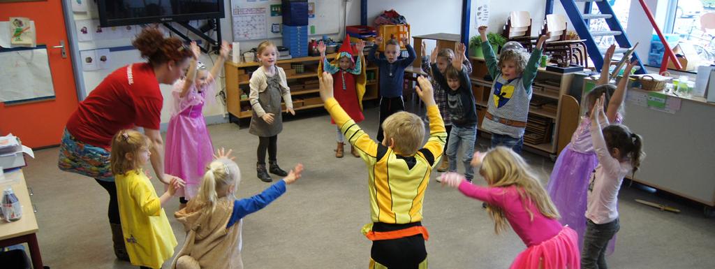 Theater Het leuke aan theater is dat je voor even kan doen alsof je iets of iemand anders bent. Lukt het jou om je helemaal in te leven in je rol en dit geloofwaardig over te brengen?