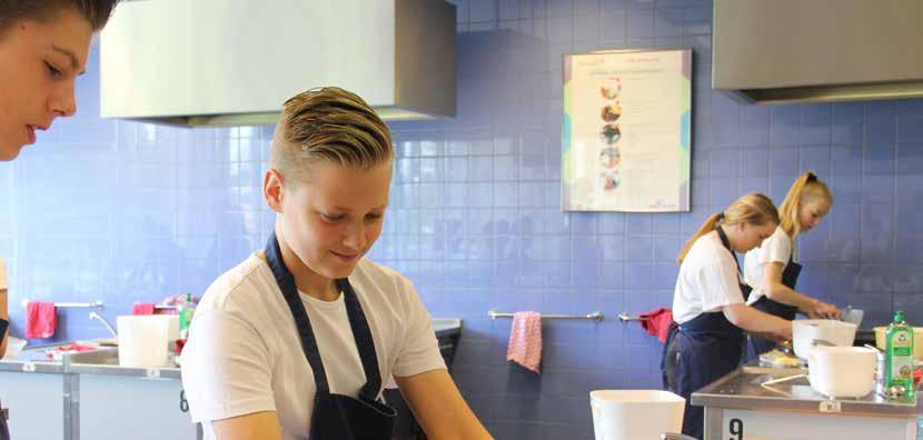 SAMEN SLAGEN! Op Penta doet uw zoon of dochter kennis op en traint schoolvaardigheden, zoals andere talen spreken of berekeningen maken.