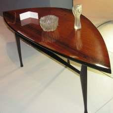 Galerie Histoire had een elegant ontwerp uit 1953 staan, de Leaf Table, van de Zweedse ontwerper Yngve Ekstrom (1913-1988) en gemaakt door het Zweedse