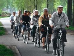 Vallen is met een driewielfiets onmogelijk. Wilt u zelf ook proberen of de driewielfiets iets voor u is, bel dan met de receptie van De Leuning.