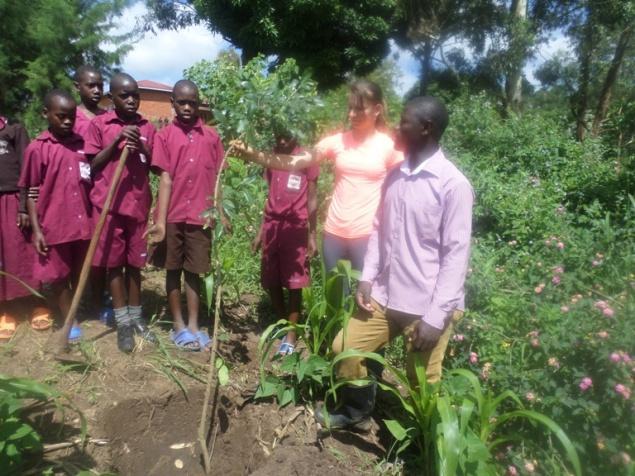 000 kinderen in Kibinge/Uganda *Uitvoering van voorlichtingprogramma s over agroforesty en