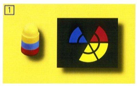 1. Blauw en Rood zijn met telkens één segment als tweede sterkste in het kleurenkruispunt vertegenwoordigd en plaatsen elk hun speelsteen.
