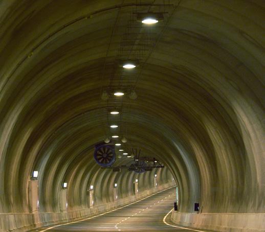 Westerscheldetunnel De langste tunnel van Nederland: 6,6 kilometer lang.