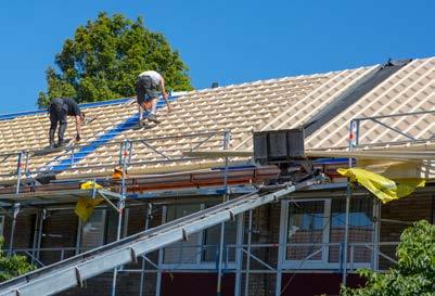 2 Werkzaamheden in en om uw woning 5 Om de energiezuinigheid van uw woning aan te pakken, werken wij aan en op de daken en aan de buitenmuren. Een geïsoleerde woning zorgt voor meer wooncomfort.