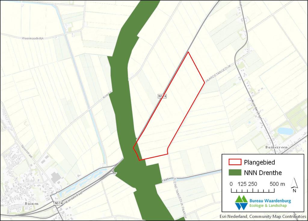 Figuur 1 Ligging plangebied (rood omlijnd) ten opzichte van het NNN (ondergrond: Esri Nederland & Community).