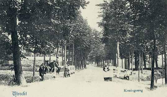 Vanaf 1808 is de Koningsweg in opdracht van Lodewijk Napoleon ingericht als monumentale oprijlaan vanuit de stad naar landgoed Amelisweerd, dat hij toen heeft aangekocht.