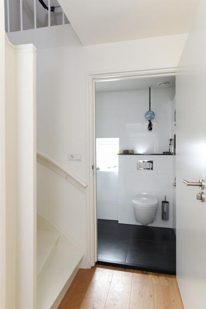 Badkamer Luxe badkamer met een inloopdouche, inbouwcloset, dubbele vaste