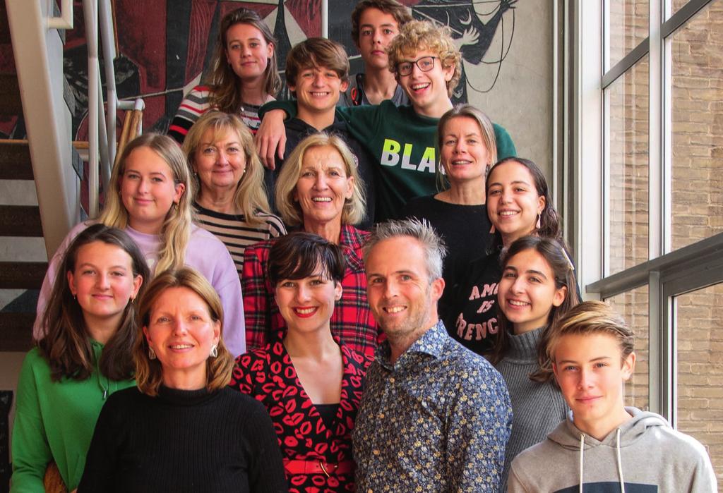 Florine Alexander Brugklasteam: mentoren en peters en meters RIJNLANDS LYCEUM: AL 80 JAAR EEN WERELDSCHOOL!!! Fleur, tweedeklasser: Mijn eerste jaar op het Rijnlands was geweldig!