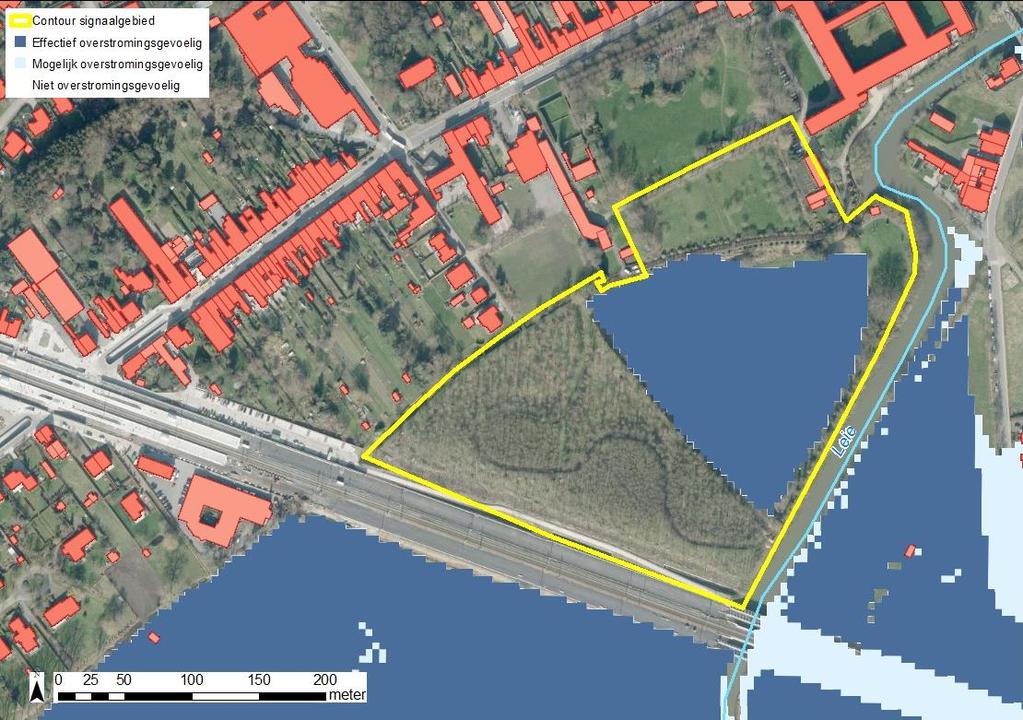 Figuur 5: Watertoetskaart van het signaalgebied op recente orthofoto (medio 2015) met aanduiding van de overstromingsgevoelige gebieden (lichtblauw = mogelijk overstromingsgevoelig; donkerblauw =